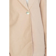 Vero moda women’s pink blazer with lapel collar front pockets and a beige single round metallic button closure