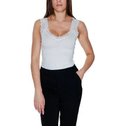 Vero Moda women’s plain white v-neck crop top with white lace trim soft stretchy fabric and scalloped edges