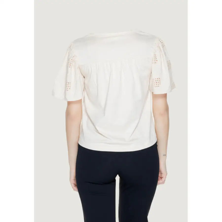 White lace-detail blouse, urban city style, from Jacqueline De Yong collection