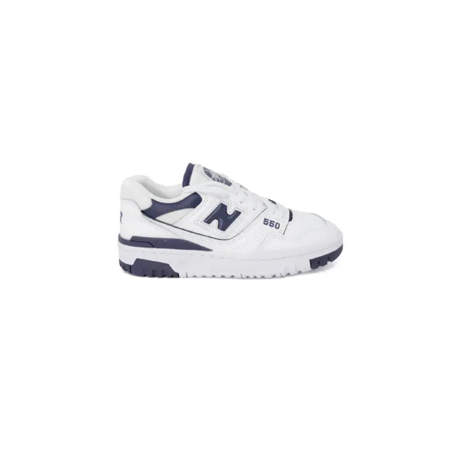 New Balance Men Sneakers in white and blue for urban city style fashion