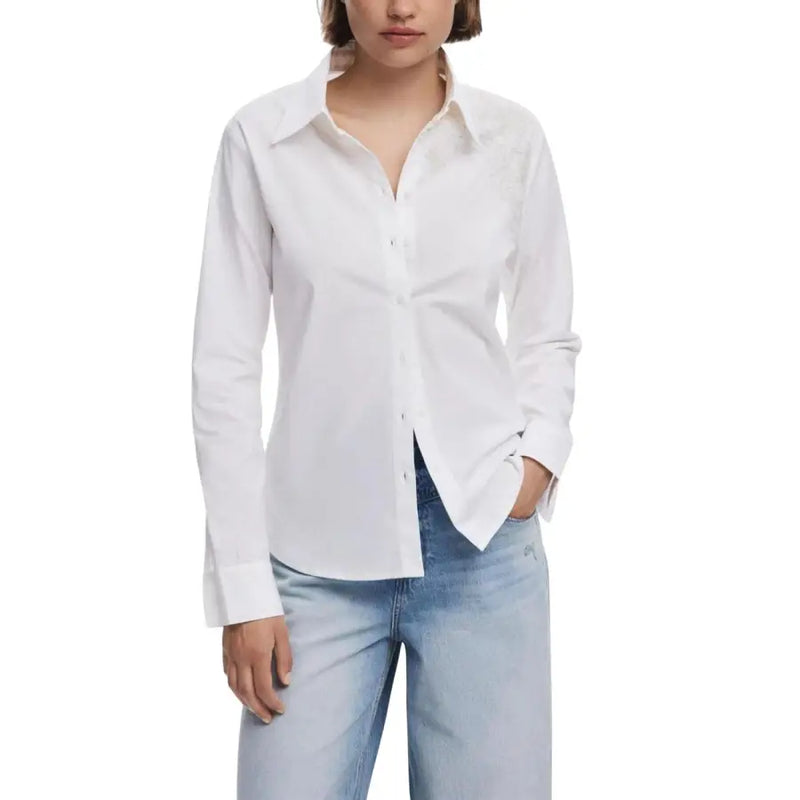 White long sleeve collared shirt paired with light wash blue jeans for women in fall winter fashion