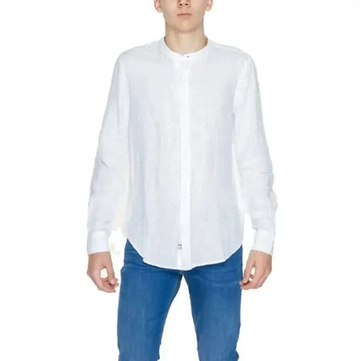 Weißes Button-Down-Hemd mit Stehkragen von Blauer Herrenhemden-Kollektion