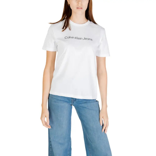 Weiß Calvin Klein Jeans Das abgebildete kurzärmelige Damen-T-Shirt aus Baumwolle
