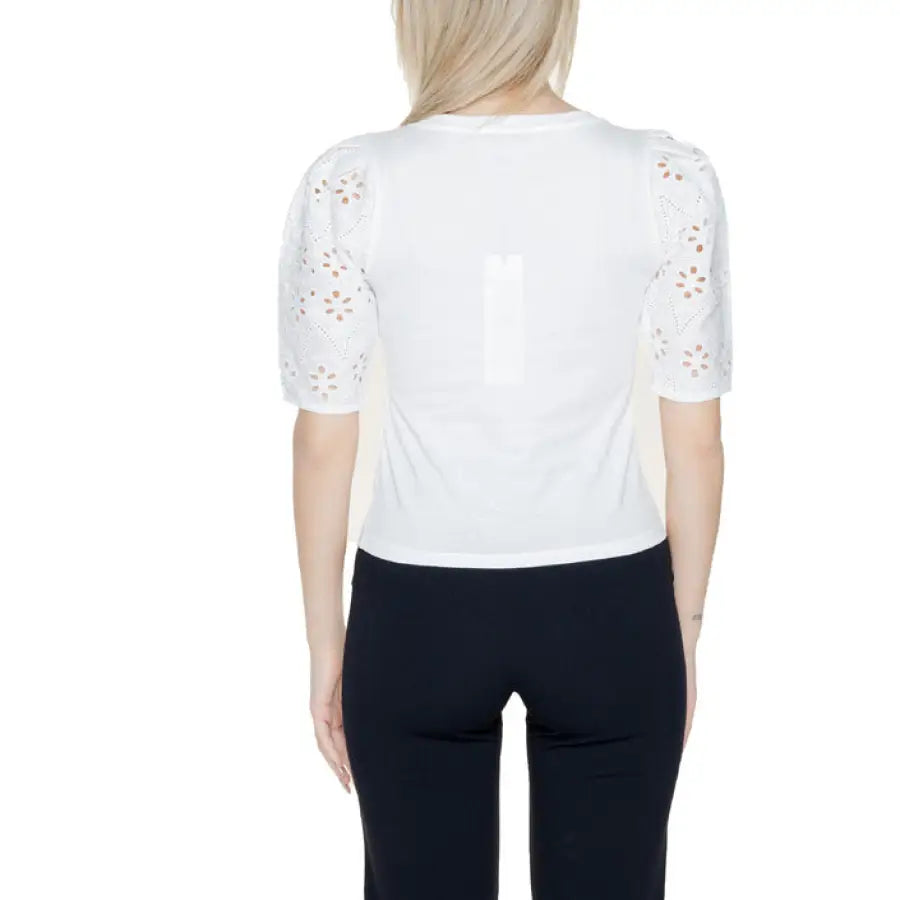 
                      
                        White lace-detailed top from Morgan De Toi, embodying urban city style
                      
                    