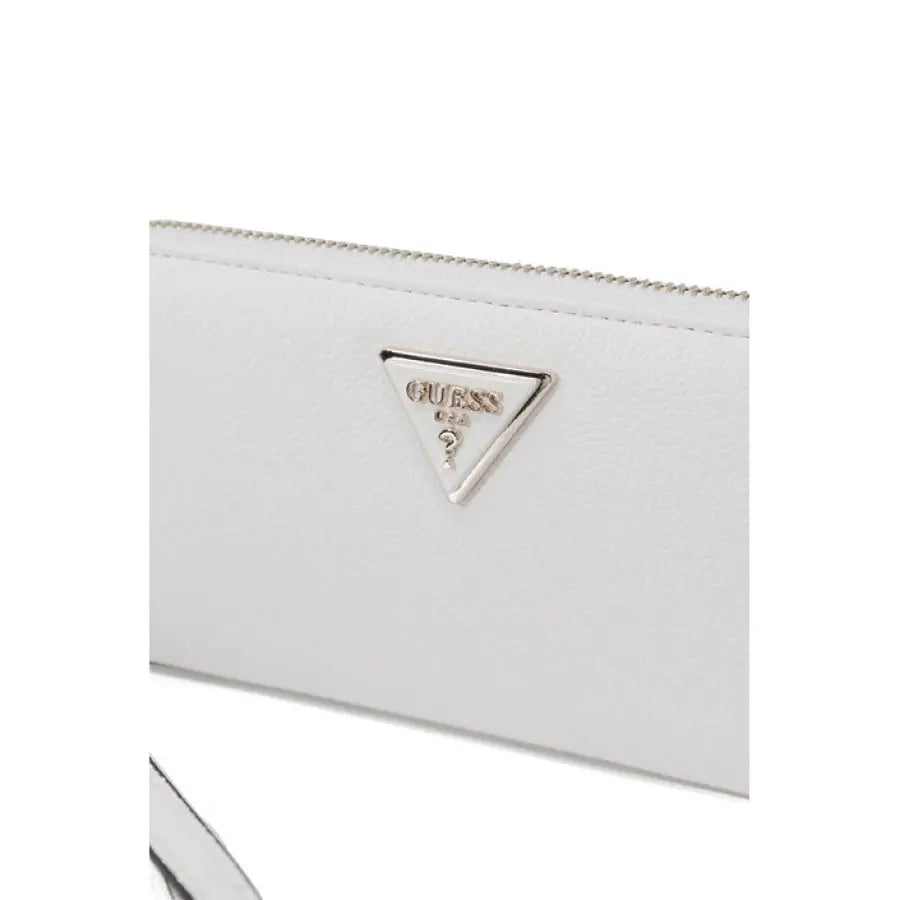 
                      
                        Urban style Guess women wallet with white leather and triangle logo
                      
                    