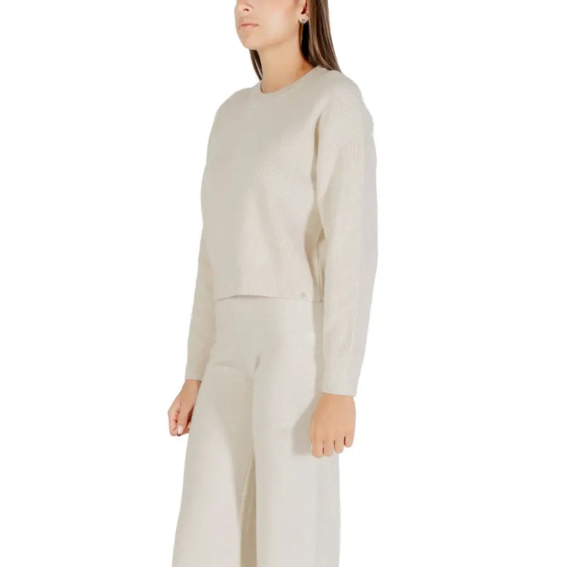 Cremefarbenes, geripptes Langarm-Crop-Top top Rückansicht