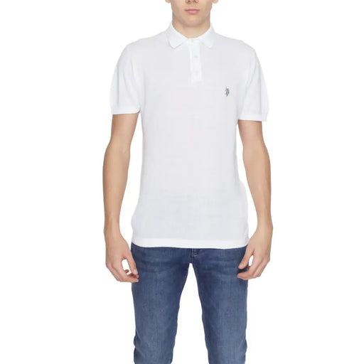 White polo shirt paired with blue jeans, ideal for casual and stylish looks