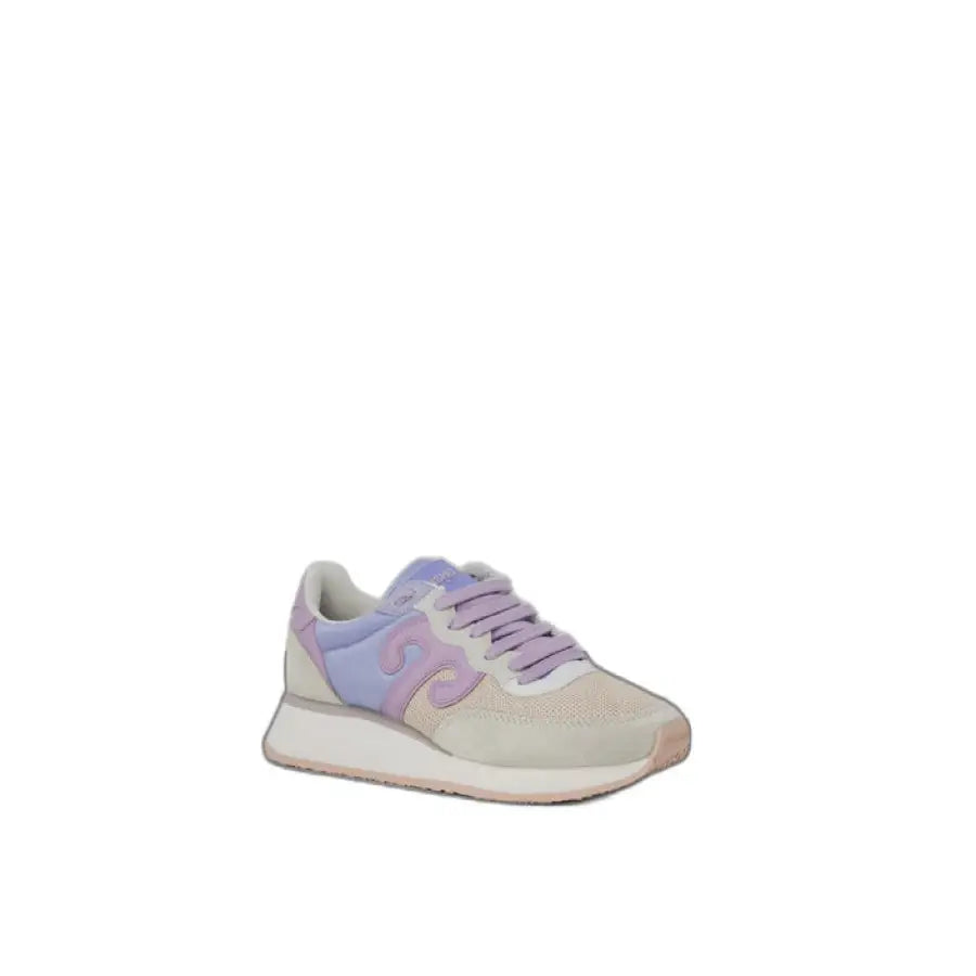 Wushu Wushu women’s white and purple sneaker with pink sole