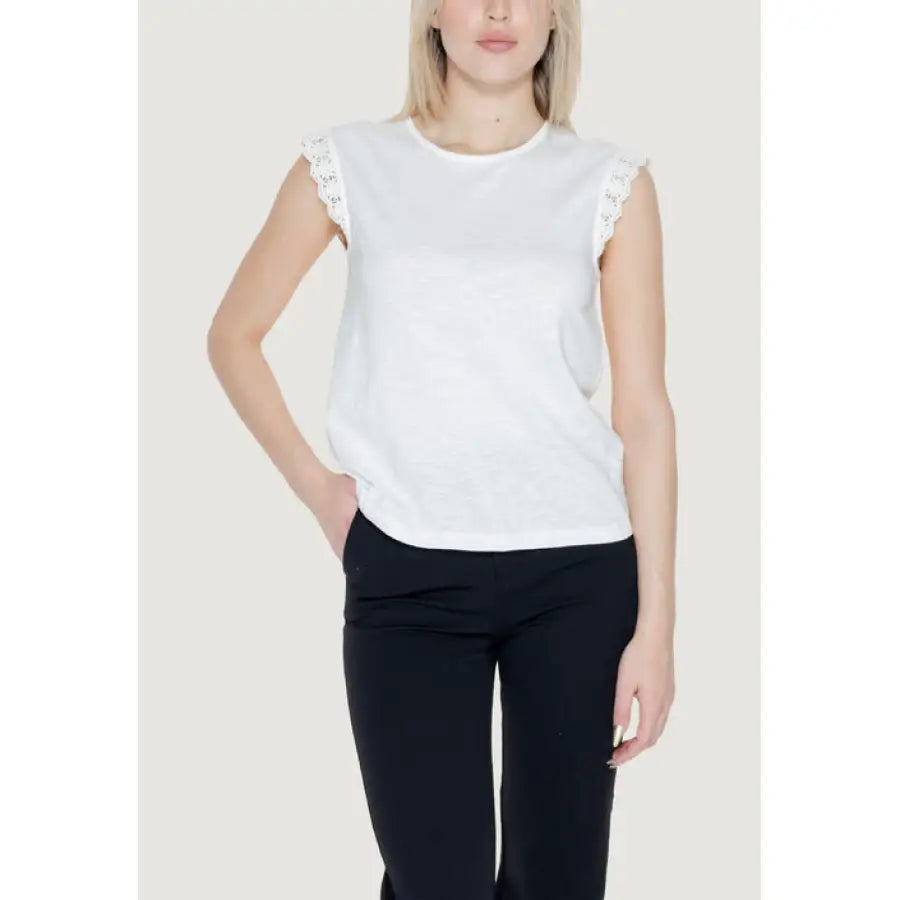 White top with ru detailing from Jacqueline De Yong for urban style clothing