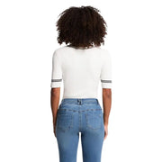 Weißes, kurzärmeliges, geripptes Strickoberteil mit V-Ausschnitt top mit schwarzem Besatz an Halsausschnitt und Manschetten