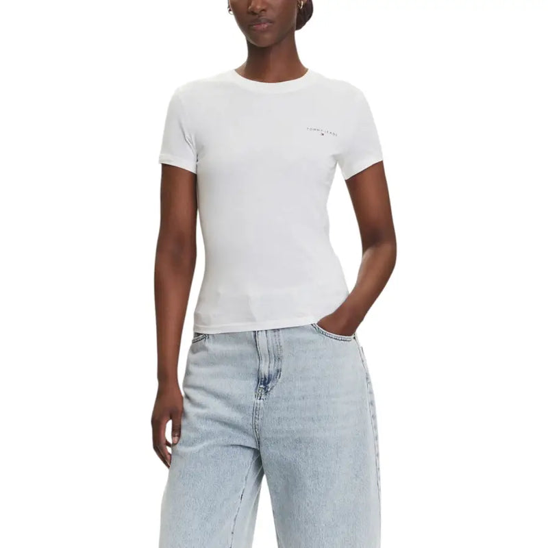 White short-sleeved crew-neck T-shirt paired with light blue wide-leg jeans for women