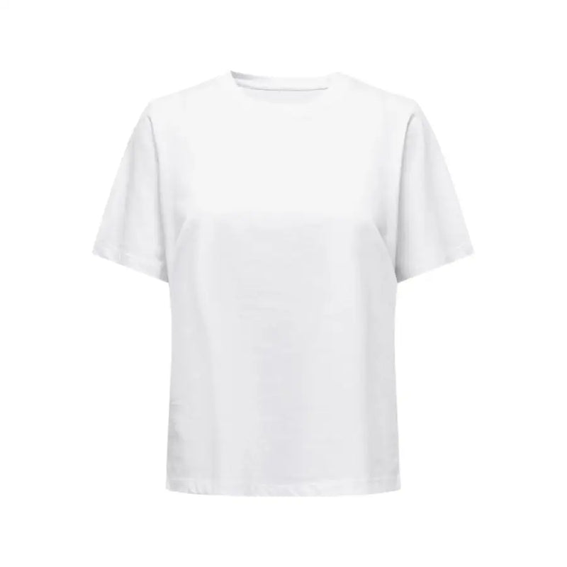 White short-sleeved T-shirt displayed with ripped black jeans for women’s casual wear
