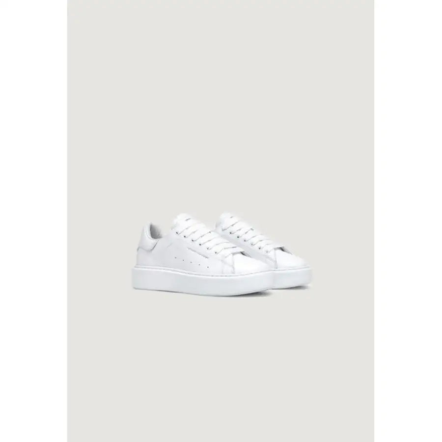 
                      
                        Crime London Men Sneakers in white for urban style clothing and city fashion
                      
                    