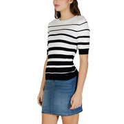 Weiß gestreifte, kurzärmelige Strickjacke mit Knöpfen, schwarz-weiße horizontale Streifen