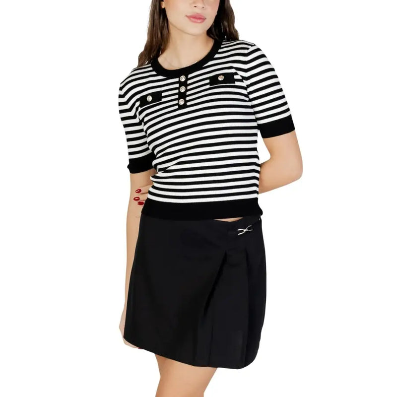 Weiß gestreifter, kurzärmeliger Rundhals-Strickpullover top Rückansicht