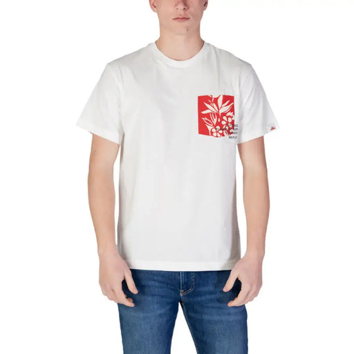 Weiß T-shirt mit roter, floraler Taschenapplikation für stilvolle Freizeitkleidung