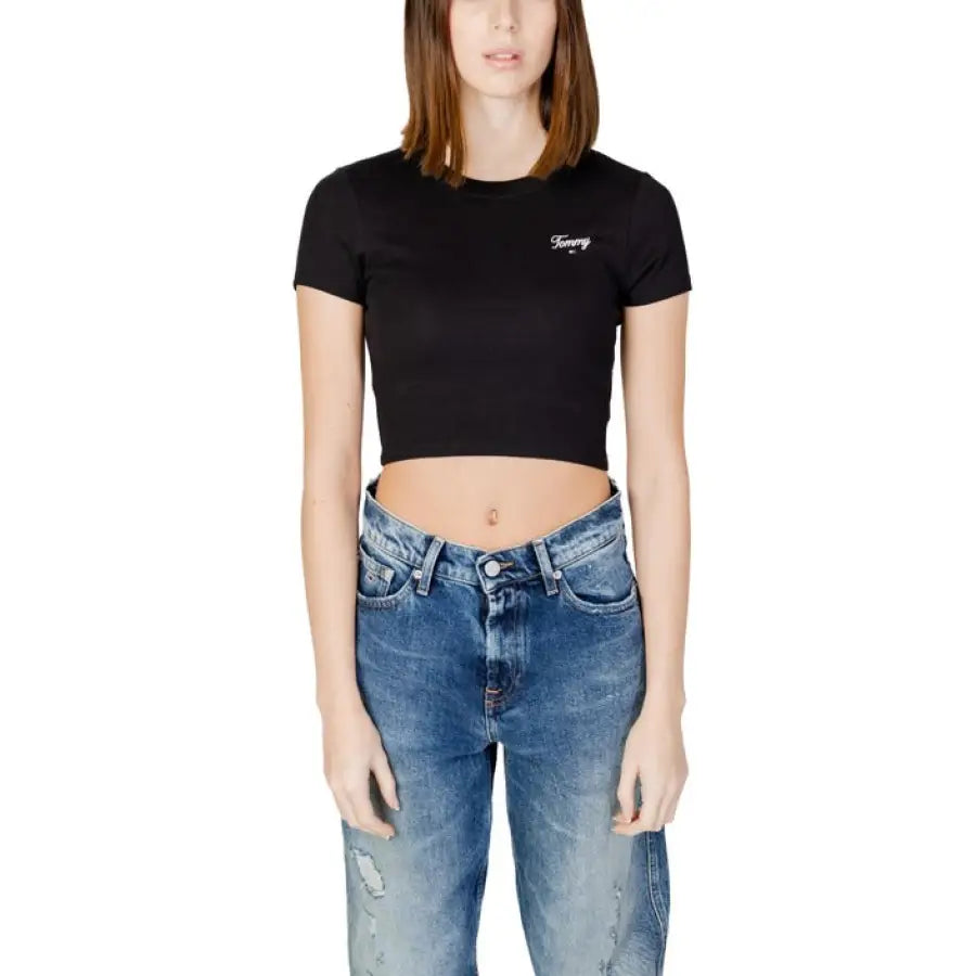 Woman in Tommy Hilfiger jeans and black crop top - Tommy Hilfiger style