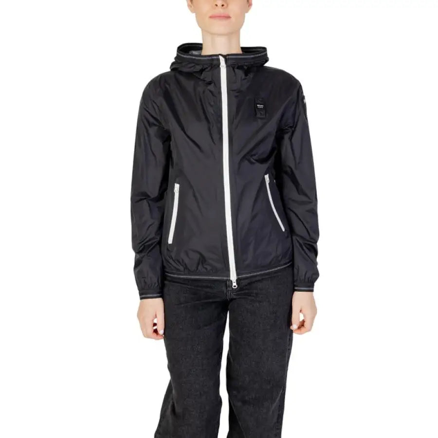 
                      
                        Blauer women jacket for spring summer - Woman in black blauer jacket and jeans
                      
                    