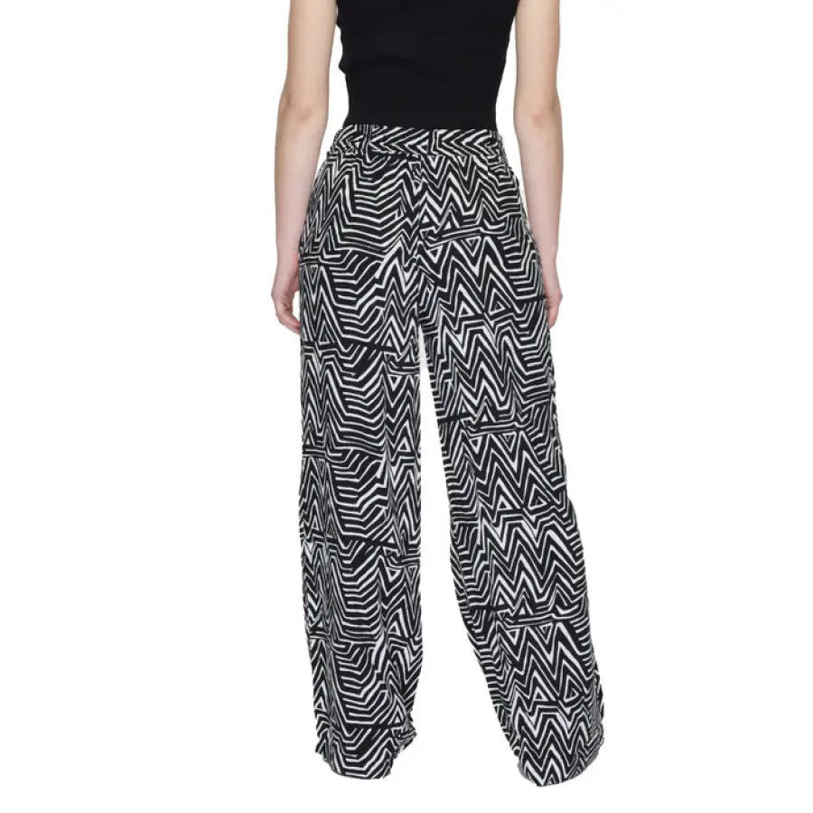 Woman in urban style clothing, black top and patterned pants by Jacqueline De Yong