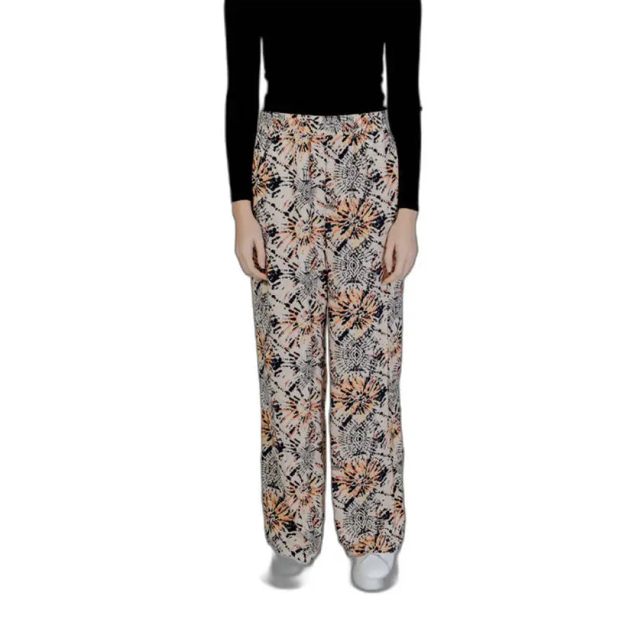 Woman in Jacqueline De Yong black top and patterned Yong women trousers