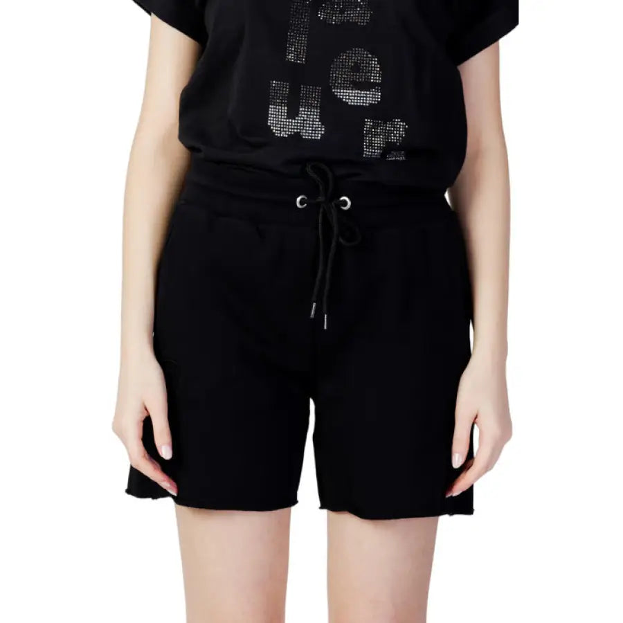 
                      
                        Blauer - Women Short - black / XS - Clothing Shorts
                      
                    