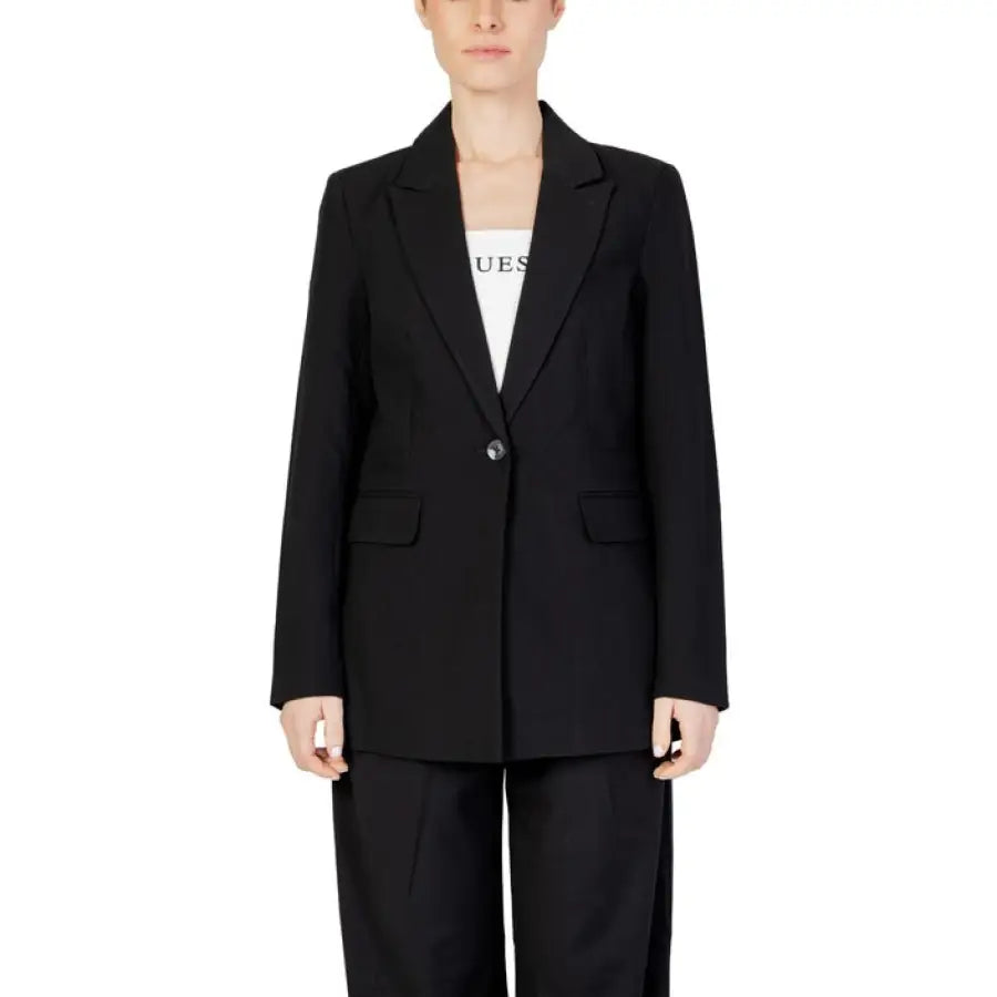 Woman in black suit, white shirt showcasing urban style women blazer for city fashion