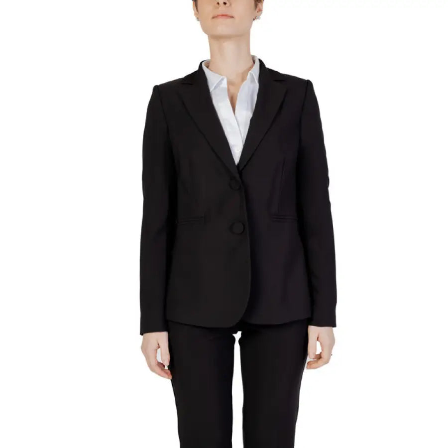Woman in Sandro Ferrone black suit and white shirt - Sandro Ferrone Women Blazer