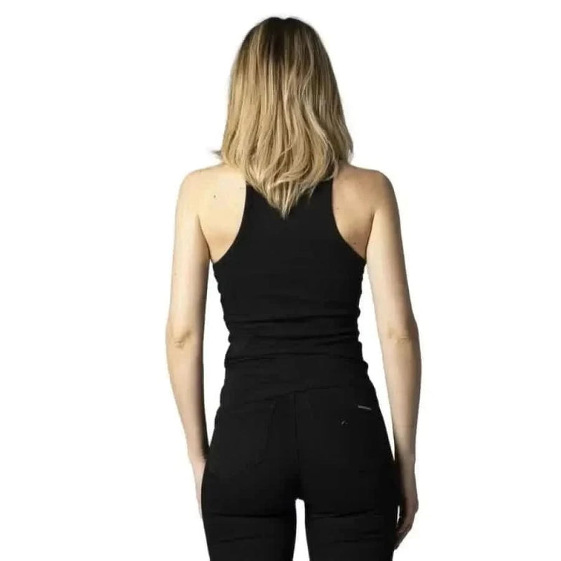 Blonde Frau im schwarzen Tanktop top und Hose von hinten - Calvin Klein Jeans Damen-Unterhemd
