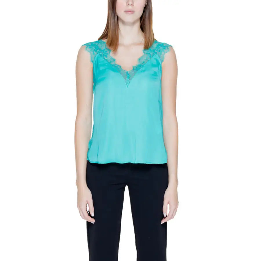 
                      
                        Woman in green lace top - Morgan De Toi urban city style clothing
                      
                    