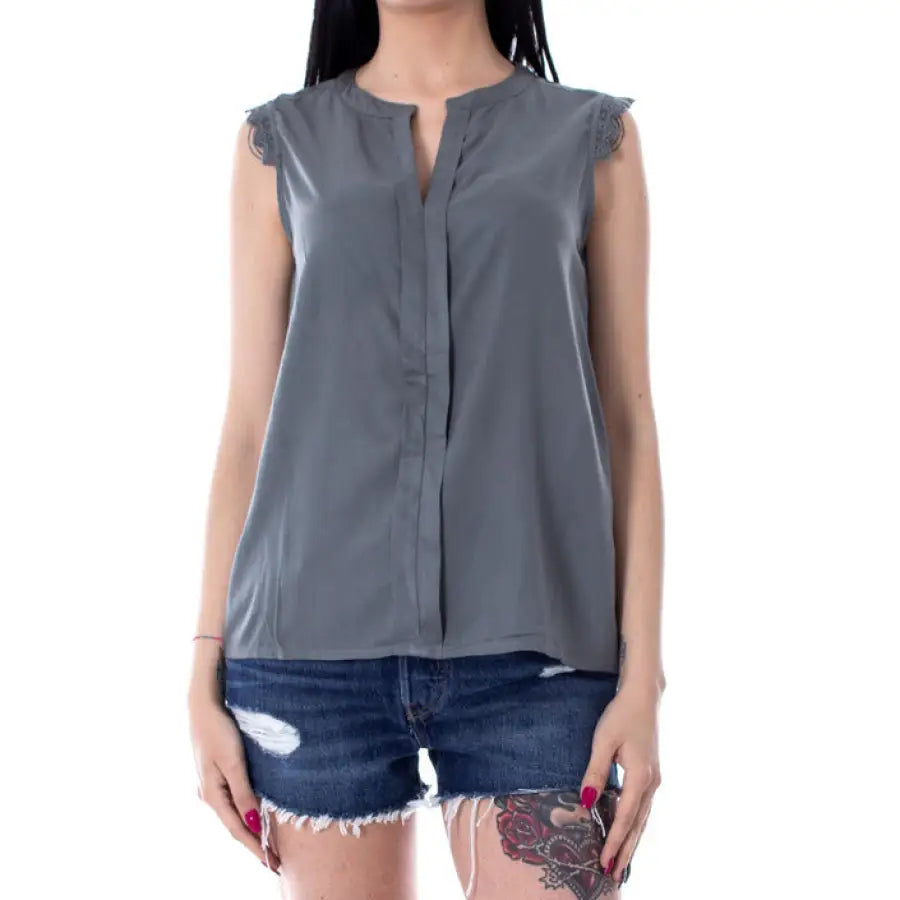 
                      
                        Woman in grey Only top showcasing urban city style with arm tattoo
                      
                    