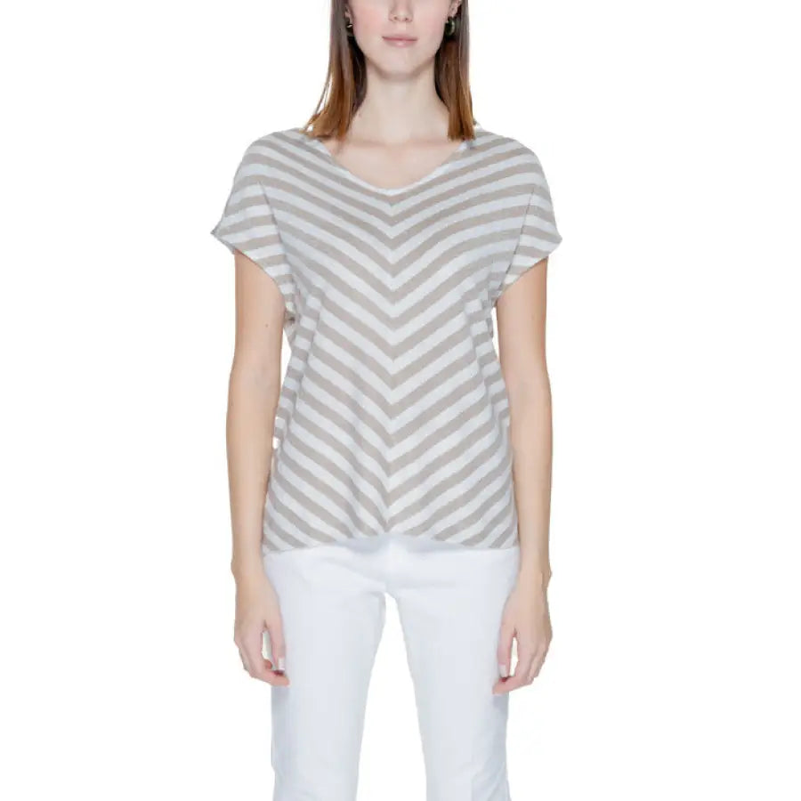 
                      
                        Woman in Street One T-Shirt showcasing urban city style with grey and white stripes
                      
                    