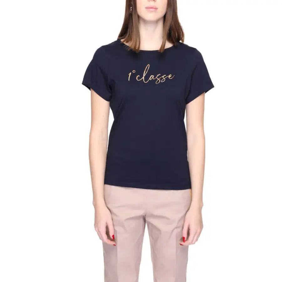 
                      
                        Alviero Martini woman in navy t-shirt with ’I love’ gold foil - Martini Prima Classe
                      
                    