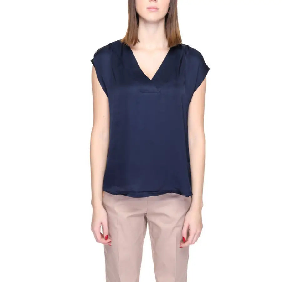 Urban style: Woman in Navy V-Neck Street One Blouse - Women’s Clothing