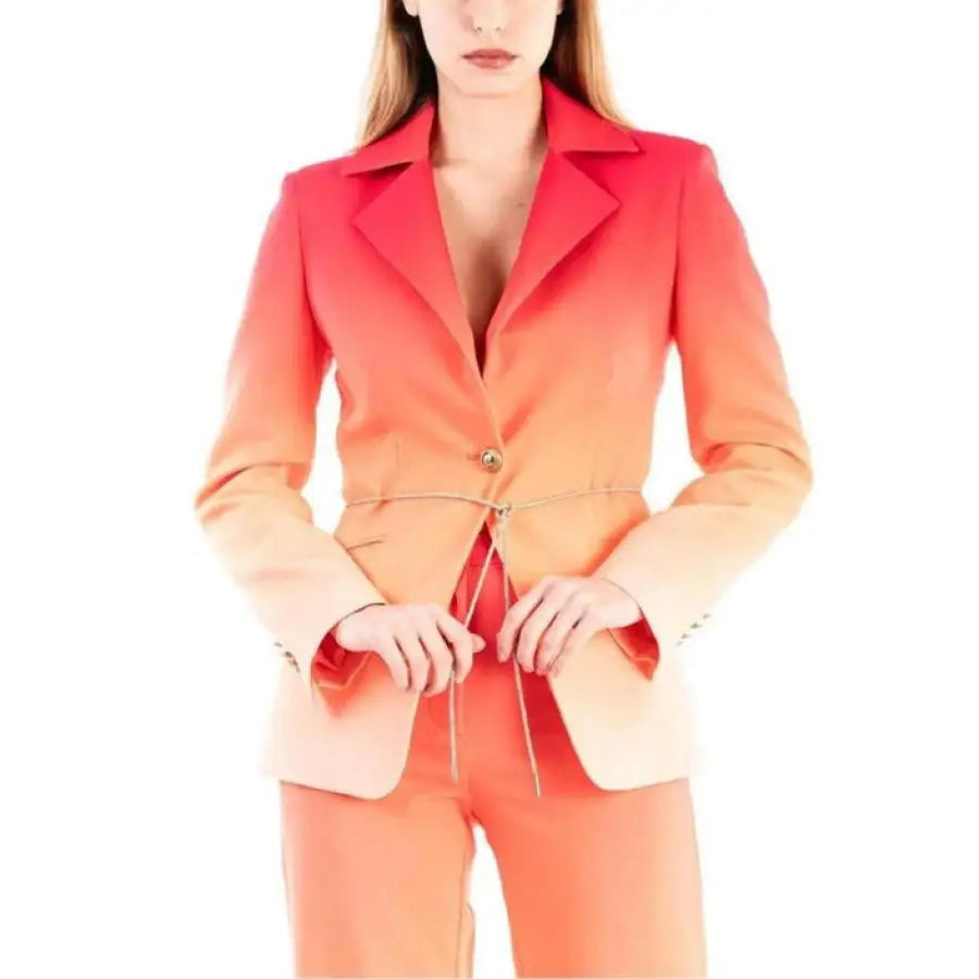 Urban style: Woman in pink and orange Silence - Silence blazer
