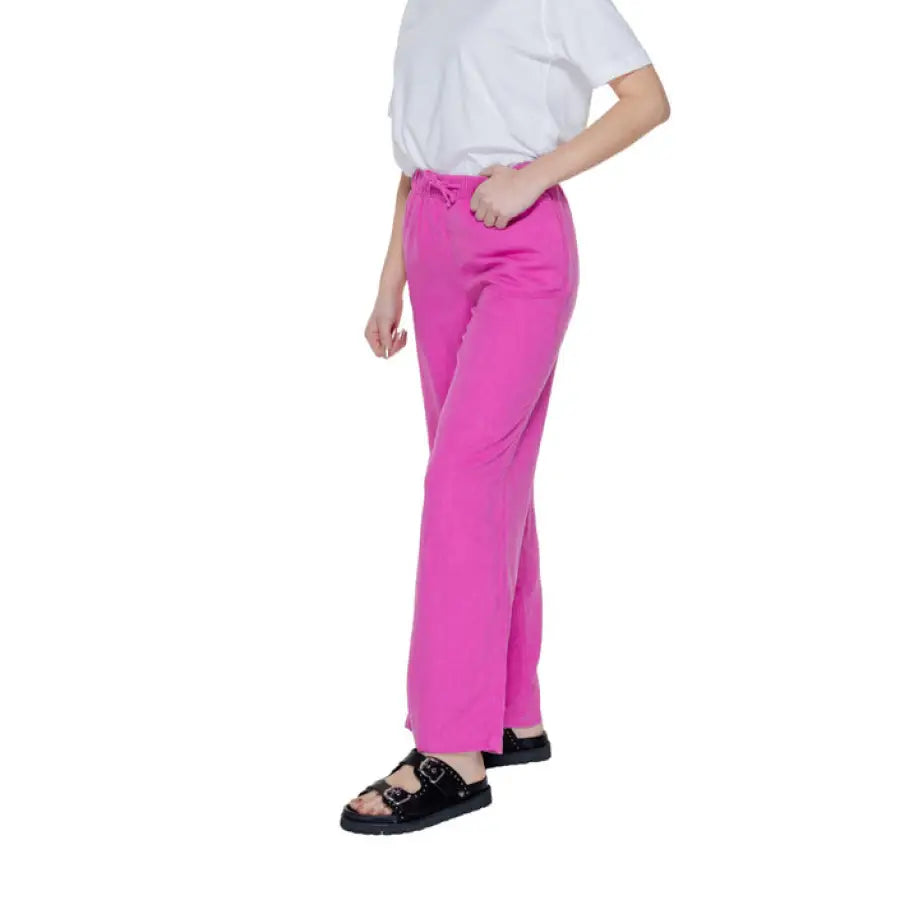 
                      
                        Woman in pink Only trousers and white shirt showcasing urban city style fashion
                      
                    