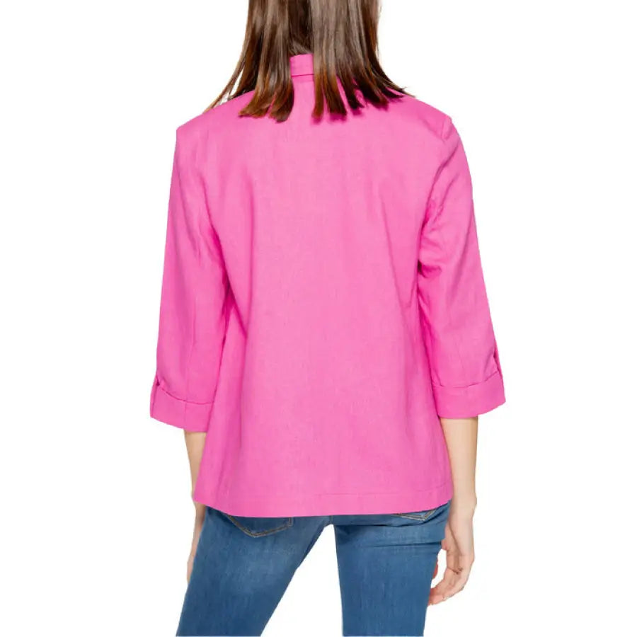 Woman wearing pink shirt styling the Only Women Blazer in an urban setting