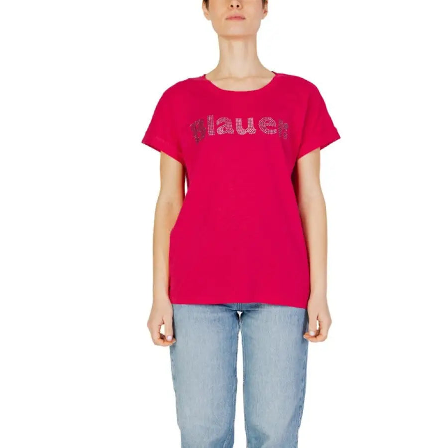 Woman in red ’LOVE’ t-shirt - Blauer urban style clothing