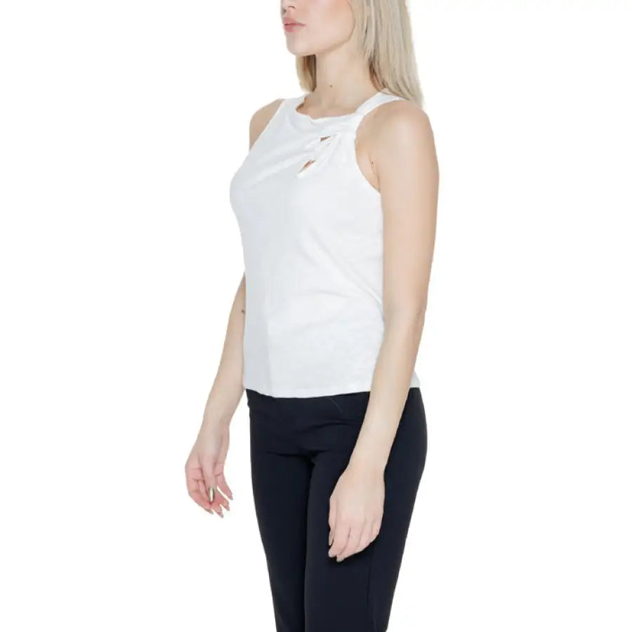 
                      
                        Woman in Jacqueline De Yong white top highlighting urban style clothing with cut out back
                      
                    