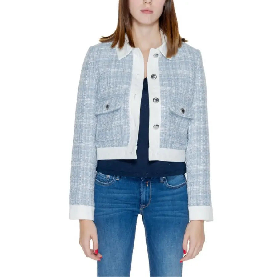 Urban style: Woman in white jacket and jeans - Morgan De Toi Women Blazer