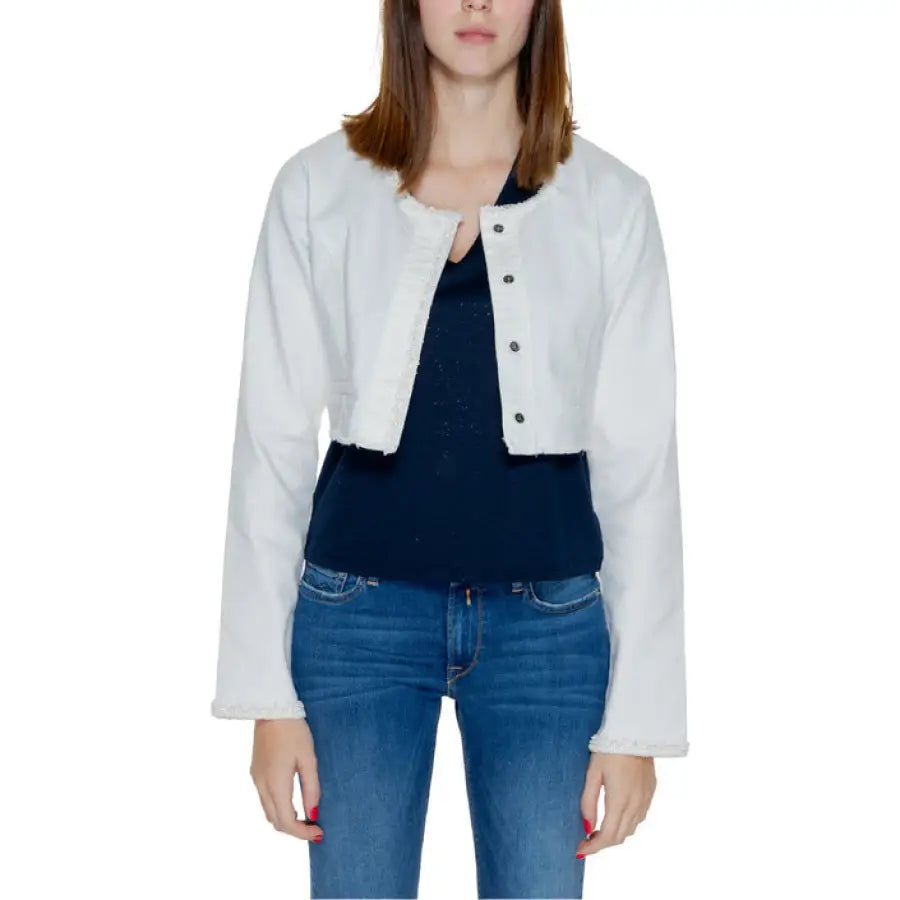 Urban style: A woman in a white jacket and jeans - Only Women Blazer collection
