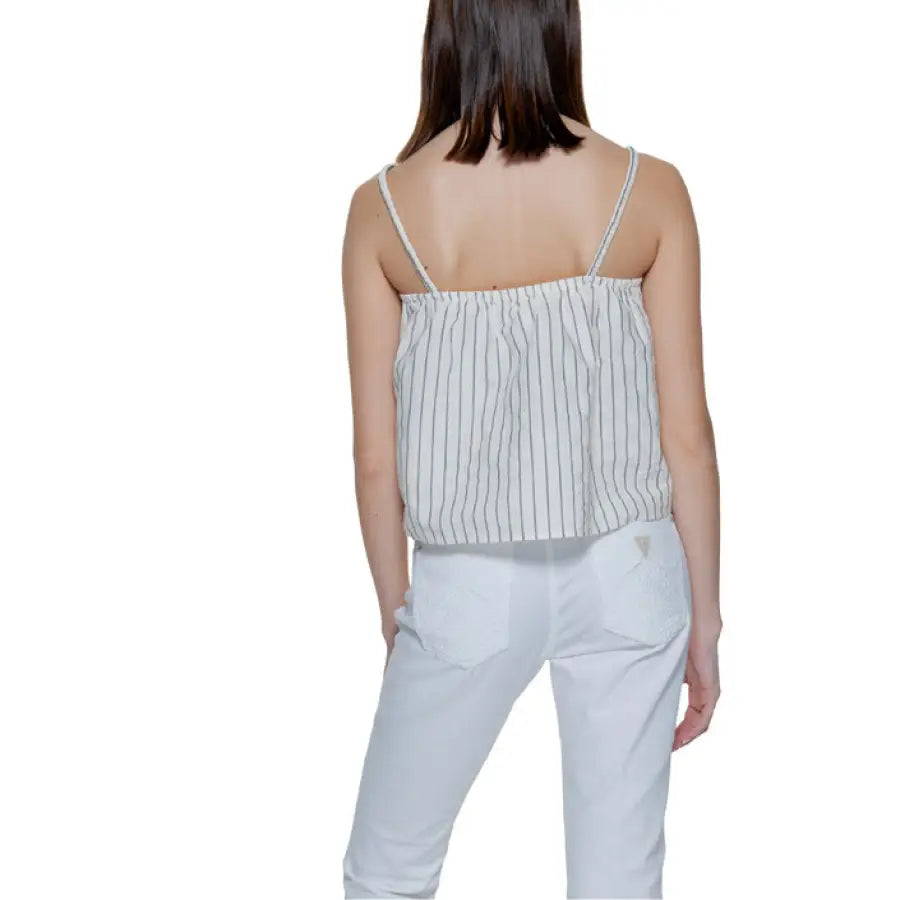 Vero Moda urban city fashion with woman in white pants and striped top