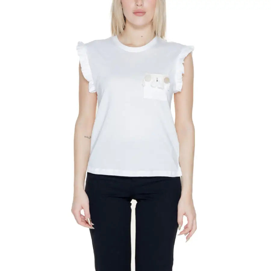 Woman in white top urban city style clothing featuring pocket - Only Women Top