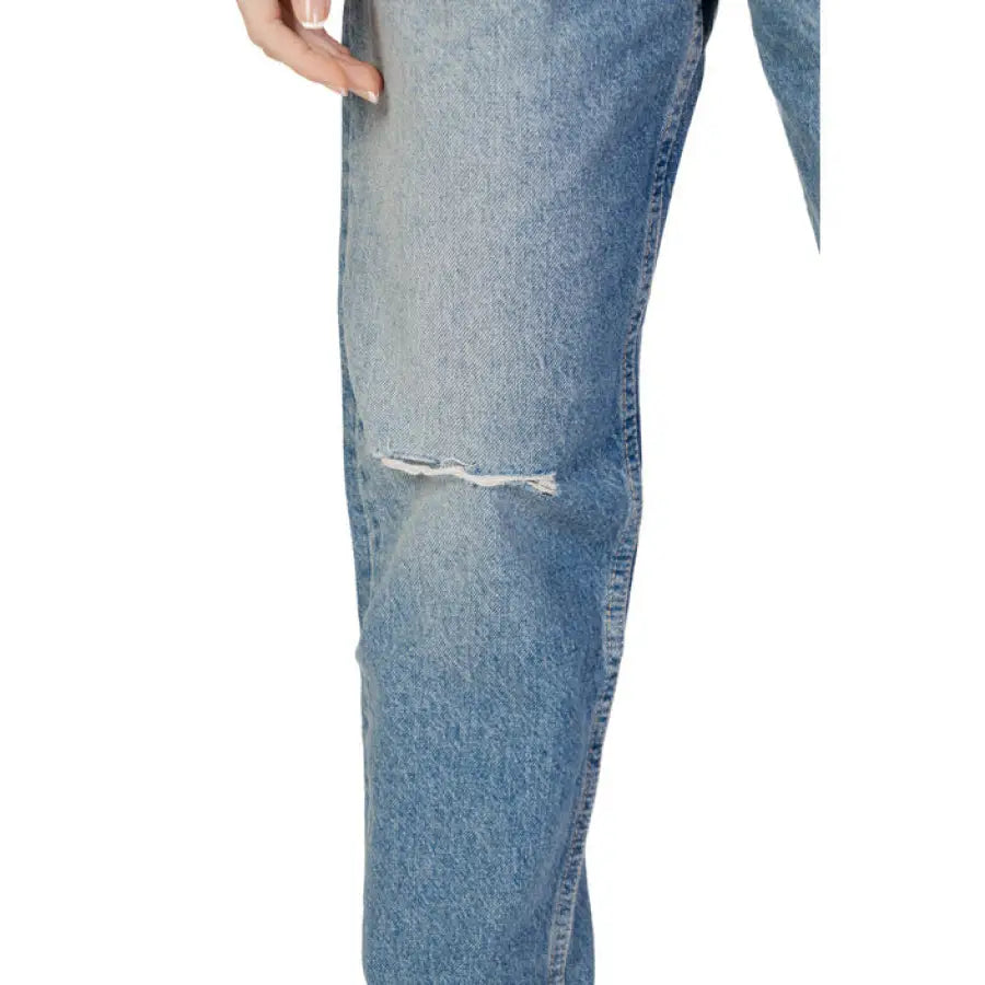 
                      
                        Calvin Klein Jeans - Women - Clothing
                      
                    