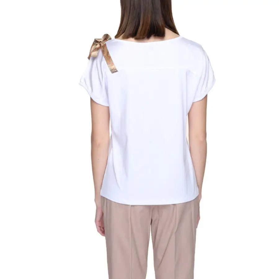 Alviero Martini Prima Classe women’s T-shirt with gold bow detail on back