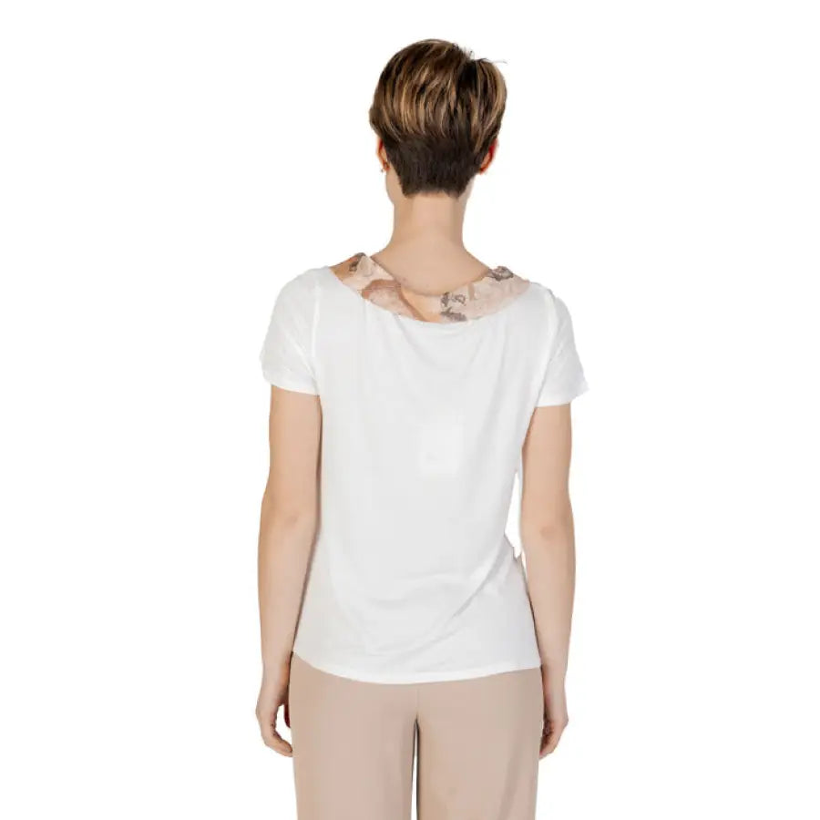 
                      
                        Alviero Martini Prima Classe women’s white lace-detail T-shirt back view
                      
                    