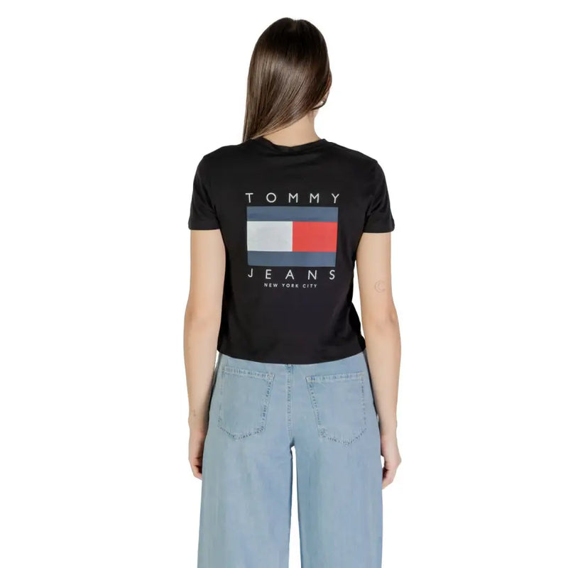 Woman wearing Tommy Hilfiger black organic cotton T-shirt with rectangular logo on back
