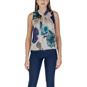 Woman’s Rinascimento floral print sleeveless green blouse paired with navy pants