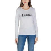 Woman wearing Liu Jo long sleeve white cotton T-shirt with LIU JO logo