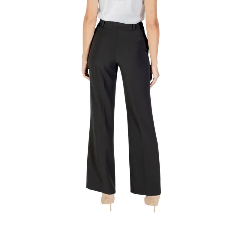Women’s black wide-leg trousers with a white top and nude heels from Rinascimento fall winter collection