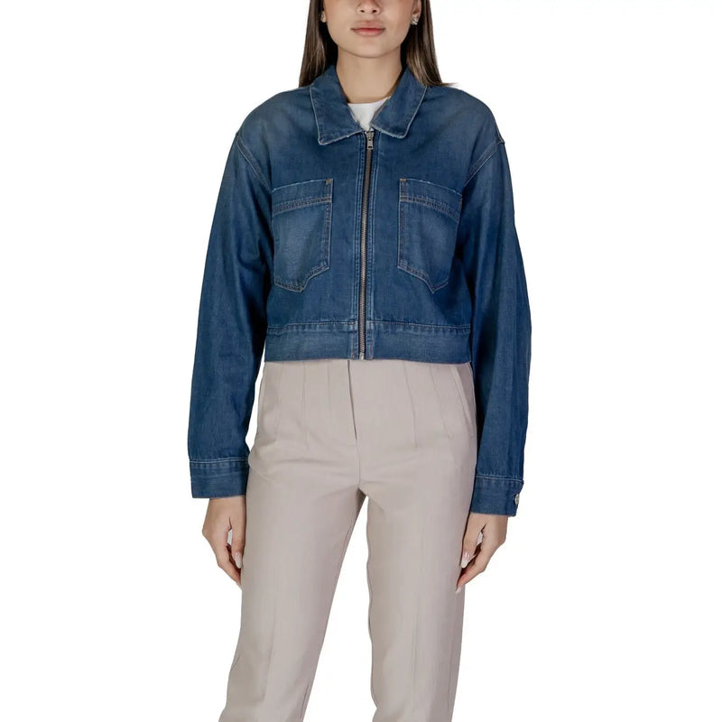 Women’s blue denim zip up blazer with front zipper and two chest pockets made of durable denim material